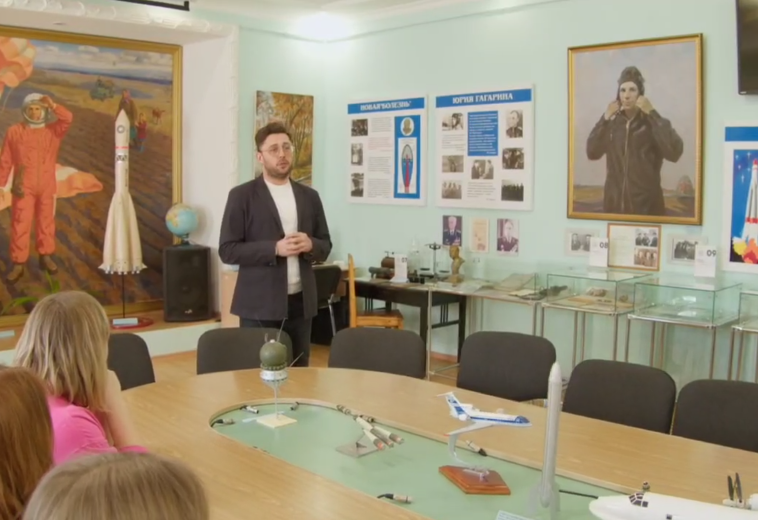 Хранители Победы посетили народный музей Юрия Алексеевича Гагарина